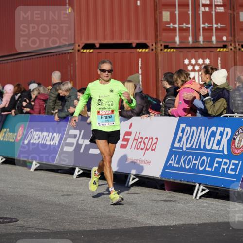 03.10.2025 - Köhlbrandbrückenlauf Michael Burmester http://msf.ph/oto/8995465 03.10.2025 09:57:48 Ziel 1079, 1135, 3079, 3135, 3136, 3211 meine-sportfotos.de