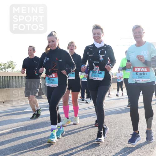 03.10.2025 - Köhlbrandbrückenlauf Luisa Fischer http://msf.ph/oto/8995467 03.10.2025 10:25:43 Position 3 4503, 2926, 2928, 2927 meine-sportfotos.de