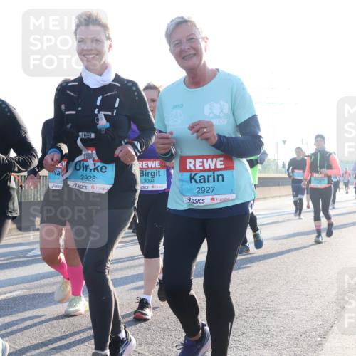 03.10.2025 - Köhlbrandbrückenlauf Luisa Fischer http://msf.ph/oto/8995472 03.10.2025 10:25:44 Position 3 2928, 3094, 2927, 2926 meine-sportfotos.de