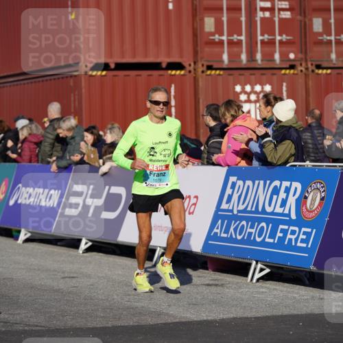 03.10.2025 - Köhlbrandbrückenlauf Michael Burmester http://msf.ph/oto/8995477 03.10.2025 09:57:48 Ziel 1079, 1135, 3079, 3135, 3136, 3211 meine-sportfotos.de