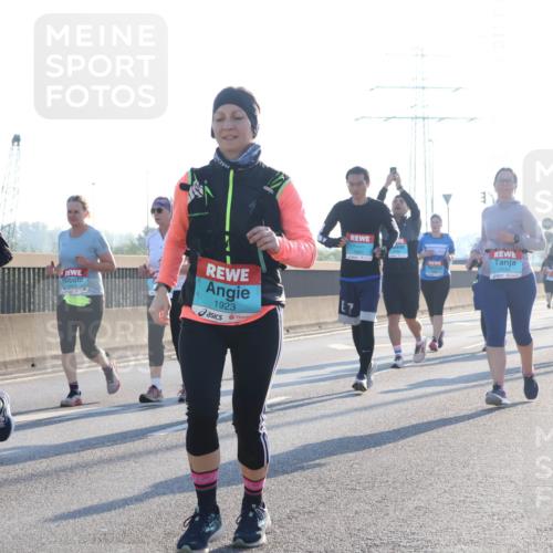 03.10.2025 - Köhlbrandbrückenlauf Luisa Fischer http://msf.ph/oto/8995491 03.10.2025 10:25:47 Position 3 2558, 1923, 2530 meine-sportfotos.de