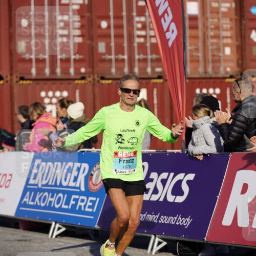 03.10.2025 - Köhlbrandbrückenlauf Michael Burmester http://msf.ph/oto/8995492 03.10.2025 09:57:49 Ziel 1079, 1135, 3079, 3135, 3136, 3211 meine-sportfotos.de