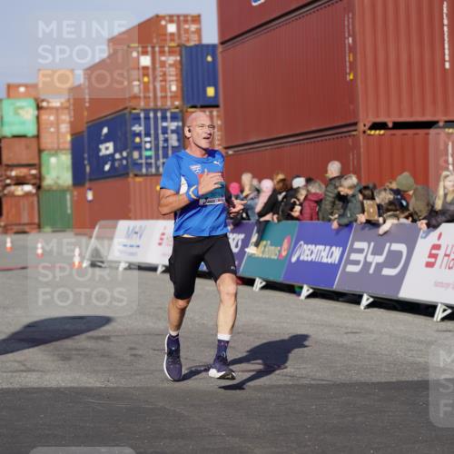 03.10.2025 - Köhlbrandbrückenlauf Michael Burmester http://msf.ph/oto/8995498 03.10.2025 09:57:50 Ziel 1079, 2815, 3079, 3135, 3136, 3211 meine-sportfotos.de
