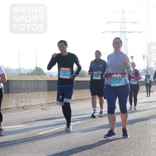 03.10.2025 - Köhlbrandbrückenlauf Luisa Fischer http://msf.ph/oto/8995499 03.10.2025 10:25:48 Position 3 2895, 3801, 2182, 2530 meine-sportfotos.de