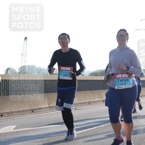 03.10.2025 - Köhlbrandbrückenlauf Luisa Fischer http://msf.ph/oto/8995504 03.10.2025 10:25:49 Position 3 2895, 3801, 2530 meine-sportfotos.de