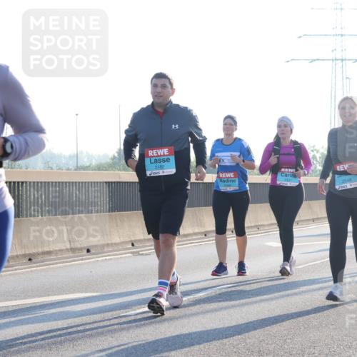 03.10.2025 - Köhlbrandbrückenlauf Luisa Fischer http://msf.ph/oto/8995516 03.10.2025 10:25:50 Position 3 2530, 2182, 2531, 2548 meine-sportfotos.de