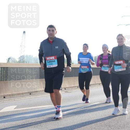03.10.2025 - Köhlbrandbrückenlauf Luisa Fischer http://msf.ph/oto/8995521 03.10.2025 10:25:51 Position 3 2182, 2531, 2548 meine-sportfotos.de