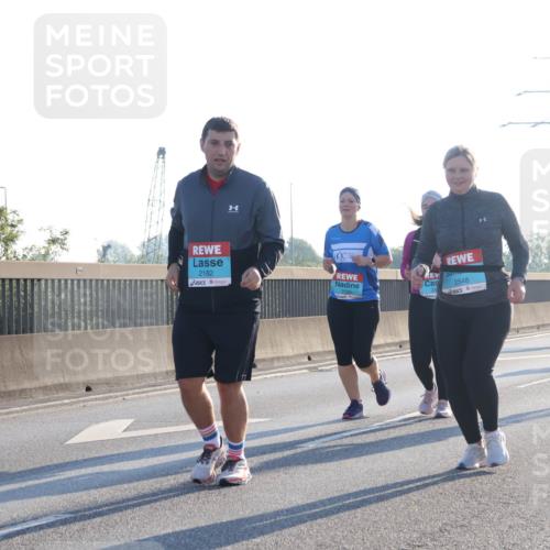 03.10.2025 - Köhlbrandbrückenlauf Luisa Fischer http://msf.ph/oto/8995523 03.10.2025 10:25:51 Position 3 2, 2182, 2548 meine-sportfotos.de