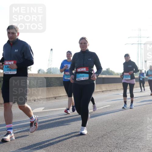 03.10.2025 - Köhlbrandbrückenlauf Luisa Fischer http://msf.ph/oto/8995530 03.10.2025 10:25:52 Position 3 2182, 2548 meine-sportfotos.de