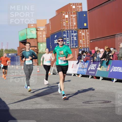 03.10.2025 - Köhlbrandbrückenlauf Michael Burmester http://msf.ph/oto/8995534 03.10.2025 09:57:56 Ziel 1027, 1210, 1251, 2815, 3079 meine-sportfotos.de