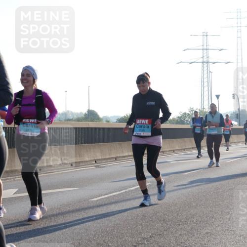 03.10.2025 - Köhlbrandbrückenlauf Luisa Fischer http://msf.ph/oto/8995538 03.10.2025 10:25:53 Position 3 2548, 2531, 2535 meine-sportfotos.de