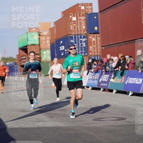 03.10.2025 - Köhlbrandbrückenlauf Michael Burmester http://msf.ph/oto/8995547 03.10.2025 09:57:56 Ziel 1027, 1210, 1251, 2815, 3079 meine-sportfotos.de