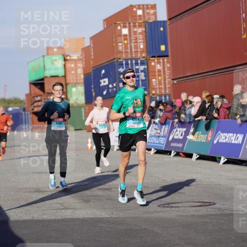 03.10.2025 - Köhlbrandbrückenlauf Michael Burmester http://msf.ph/oto/8995551 03.10.2025 09:57:56 Ziel 1027, 1210, 1251, 2815, 3079 meine-sportfotos.de