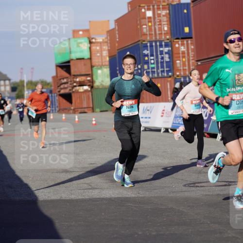 03.10.2025 - Köhlbrandbrückenlauf Michael Burmester http://msf.ph/oto/8995556 03.10.2025 09:57:57 Ziel 1027, 1210, 1251, 2815, 3079 meine-sportfotos.de