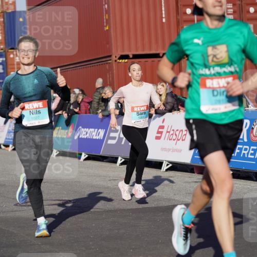 03.10.2025 - Köhlbrandbrückenlauf Michael Burmester http://msf.ph/oto/8995562 03.10.2025 09:57:58 Ziel 1027, 1210, 1251, 2815 meine-sportfotos.de