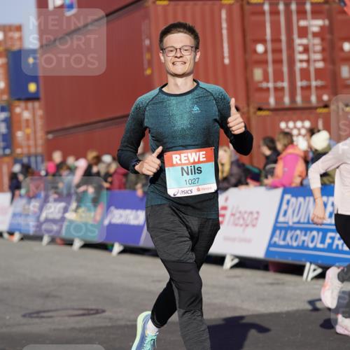 03.10.2025 - Köhlbrandbrückenlauf Michael Burmester http://msf.ph/oto/8995574 03.10.2025 09:57:58 Ziel 1027, 1210, 1251, 2815 meine-sportfotos.de