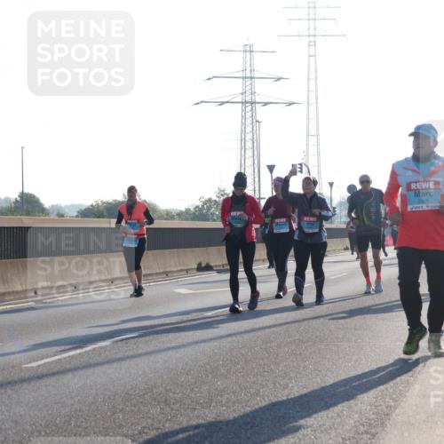03.10.2025 - Köhlbrandbrückenlauf Luisa Fischer http://msf.ph/oto/8995582 03.10.2025 10:25:59 Position 3 2306, 1 meine-sportfotos.de