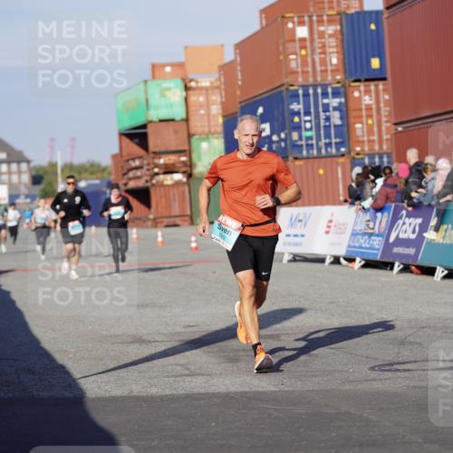 03.10.2025 - Köhlbrandbrückenlauf Michael Burmester http://msf.ph/oto/8995589 03.10.2025 09:58:00 Ziel 1027, 1114, 1167, 1210, 1251, 2815 meine-sportfotos.de