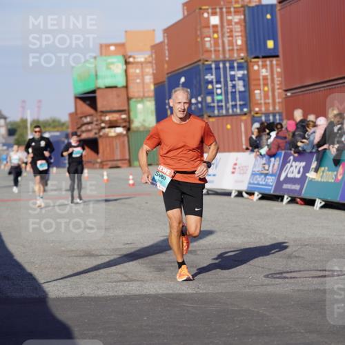 03.10.2025 - Köhlbrandbrückenlauf Michael Burmester http://msf.ph/oto/8995594 03.10.2025 09:58:00 Ziel 1027, 1114, 1167, 1210, 1251, 2815 meine-sportfotos.de