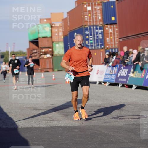 03.10.2025 - Köhlbrandbrückenlauf Michael Burmester http://msf.ph/oto/8995600 03.10.2025 09:58:00 Ziel 1027, 1114, 1167, 1210, 1251, 2815 meine-sportfotos.de