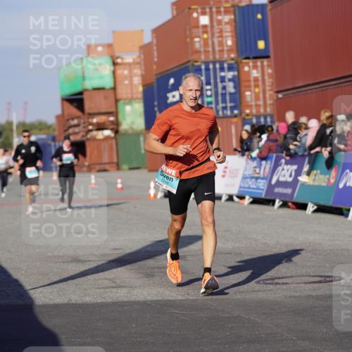 03.10.2025 - Köhlbrandbrückenlauf Michael Burmester http://msf.ph/oto/8995606 03.10.2025 09:58:00 Ziel 1027, 1114, 1167, 1210, 1251, 2815 meine-sportfotos.de