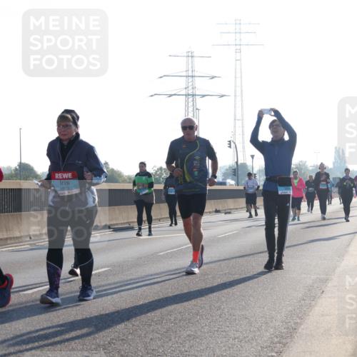 03.10.2025 - Köhlbrandbrückenlauf Luisa Fischer http://msf.ph/oto/8995609 03.10.2025 10:26:03 Position 3 2452, 2665, 1 meine-sportfotos.de