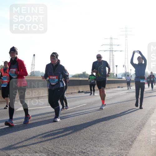 03.10.2025 - Köhlbrandbrückenlauf Luisa Fischer http://msf.ph/oto/8995616 03.10.2025 10:26:04 Position 3  meine-sportfotos.de