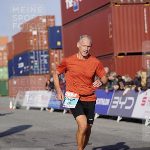 03.10.2025 - Köhlbrandbrückenlauf Michael Burmester http://msf.ph/oto/8995617 03.10.2025 09:58:01 Ziel 1027, 1114, 1167, 1210, 1251, 2815 meine-sportfotos.de