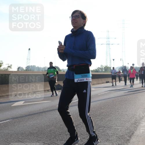 03.10.2025 - Köhlbrandbrückenlauf Luisa Fischer http://msf.ph/oto/8995638 03.10.2025 10:26:07 Position 3 3286 meine-sportfotos.de