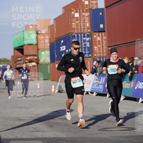 03.10.2025 - Köhlbrandbrückenlauf Michael Burmester http://msf.ph/oto/8995648 03.10.2025 09:58:04 Ziel 1114, 1167, 1210, 1251, 3243, 3246 meine-sportfotos.de