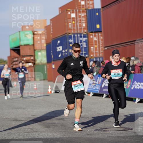 03.10.2025 - Köhlbrandbrückenlauf Michael Burmester http://msf.ph/oto/8995653 03.10.2025 09:58:05 Ziel 1114, 1167, 1210, 1251, 3243, 3246 meine-sportfotos.de