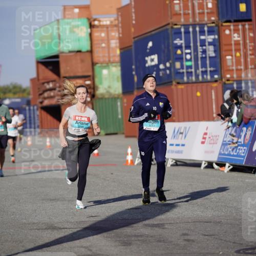 03.10.2025 - Köhlbrandbrückenlauf Michael Burmester http://msf.ph/oto/8995669 03.10.2025 09:58:07 Ziel 1114, 1143, 1167, 1210, 3243, 3246 meine-sportfotos.de