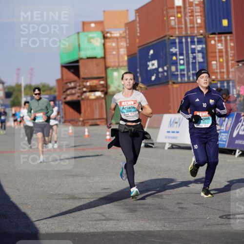 03.10.2025 - Köhlbrandbrückenlauf Michael Burmester http://msf.ph/oto/8995677 03.10.2025 09:58:08 Ziel 1114, 1143, 1167, 1210, 3243, 3246 meine-sportfotos.de