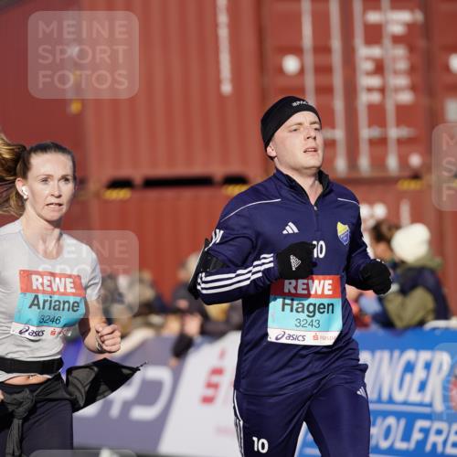03.10.2025 - Köhlbrandbrückenlauf Michael Burmester http://msf.ph/oto/8995702 03.10.2025 09:58:09 Ziel 1114, 1143, 1167, 3243, 3246 meine-sportfotos.de