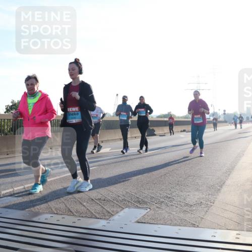 03.10.2025 - Köhlbrandbrückenlauf Luisa Fischer http://msf.ph/oto/8995706 03.10.2025 10:26:17 Position 3 00 meine-sportfotos.de