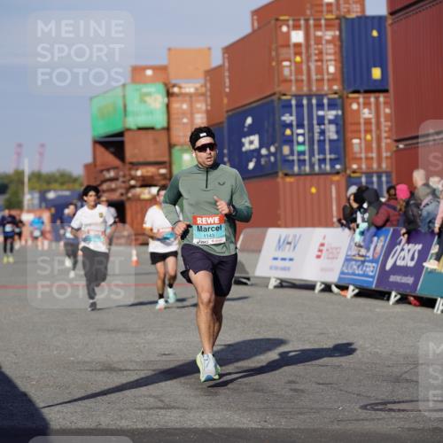 03.10.2025 - Köhlbrandbrückenlauf Michael Burmester http://msf.ph/oto/8995708 03.10.2025 09:58:11 Ziel 1112, 1114, 1143, 1167, 3243, 3246, 3338 meine-sportfotos.de