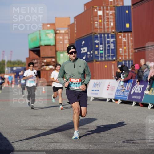 03.10.2025 - Köhlbrandbrückenlauf Michael Burmester http://msf.ph/oto/8995719 03.10.2025 09:58:11 Ziel 1112, 1114, 1143, 1167, 3243, 3246, 3338 meine-sportfotos.de