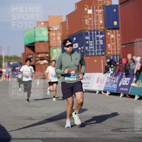 03.10.2025 - Köhlbrandbrückenlauf Michael Burmester http://msf.ph/oto/8995724 03.10.2025 09:58:11 Ziel 1112, 1114, 1143, 1167, 3243, 3246, 3338 meine-sportfotos.de