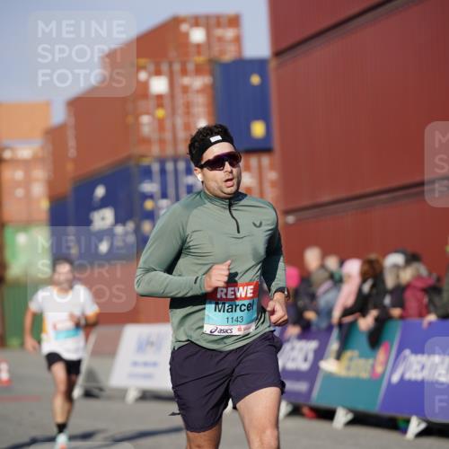 03.10.2025 - Köhlbrandbrückenlauf Michael Burmester http://msf.ph/oto/8995729 03.10.2025 09:58:12 Ziel 1112, 1114, 1143, 1167, 3243, 3246, 3338 meine-sportfotos.de