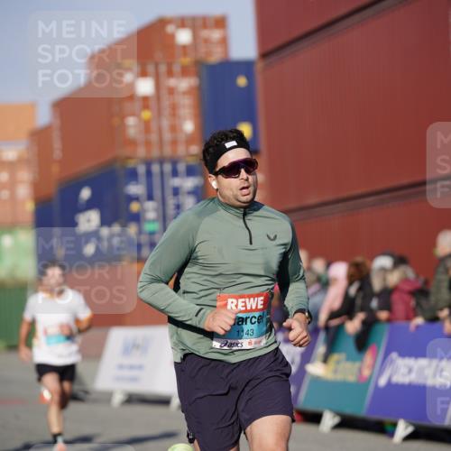 03.10.2025 - Köhlbrandbrückenlauf Michael Burmester http://msf.ph/oto/8995734 03.10.2025 09:58:12 Ziel 1112, 1114, 1143, 1167, 3243, 3246, 3338 meine-sportfotos.de