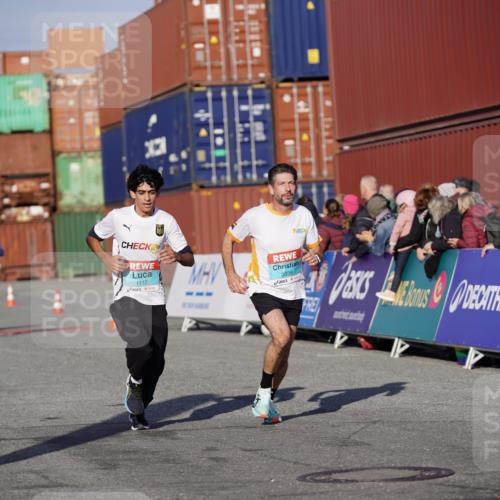 03.10.2025 - Köhlbrandbrückenlauf Michael Burmester http://msf.ph/oto/8995740 03.10.2025 09:58:14 Ziel 1052, 1112, 1143, 3243, 3246, 3338 meine-sportfotos.de