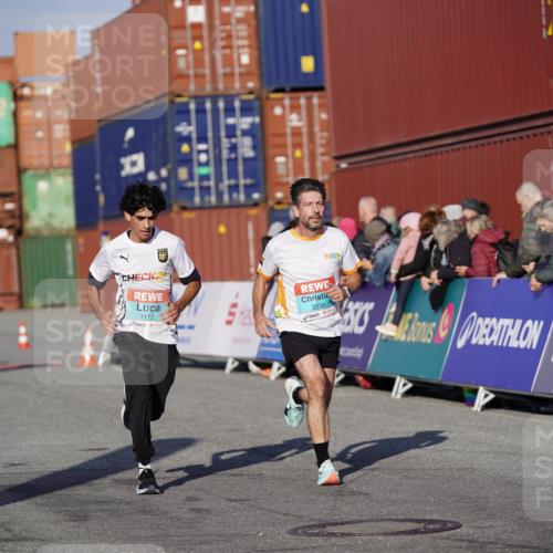 03.10.2025 - Köhlbrandbrückenlauf Michael Burmester http://msf.ph/oto/8995750 03.10.2025 09:58:14 Ziel 1052, 1112, 1143, 3243, 3246, 3338 meine-sportfotos.de