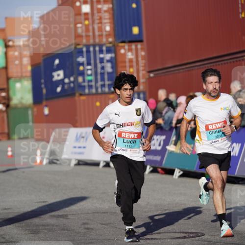 03.10.2025 - Köhlbrandbrückenlauf Michael Burmester http://msf.ph/oto/8995754 03.10.2025 09:58:14 Ziel 1052, 1112, 1143, 3243, 3246, 3338 meine-sportfotos.de