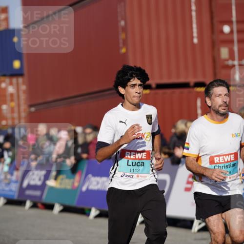 03.10.2025 - Köhlbrandbrückenlauf Michael Burmester http://msf.ph/oto/8995770 03.10.2025 09:58:15 Ziel 1052, 1112, 1143, 3243, 3246, 3338, 3592 meine-sportfotos.de