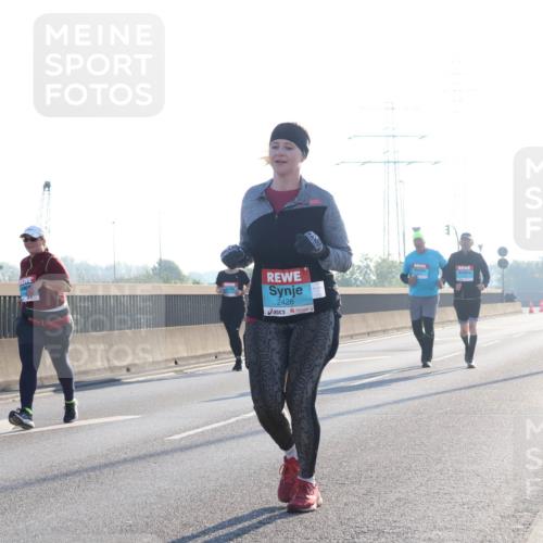 03.10.2025 - Köhlbrandbrückenlauf Luisa Fischer http://msf.ph/oto/8995795 03.10.2025 10:26:29 Position 3 2426 meine-sportfotos.de