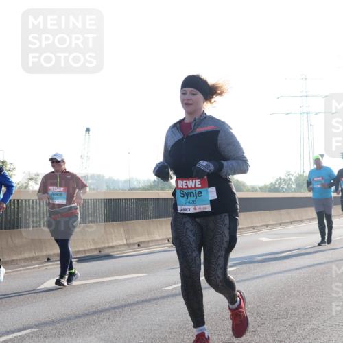 03.10.2025 - Köhlbrandbrückenlauf Luisa Fischer http://msf.ph/oto/8995799 03.10.2025 10:26:29 Position 3 2426 meine-sportfotos.de