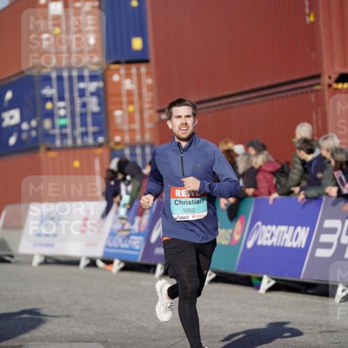 03.10.2025 - Köhlbrandbrückenlauf Michael Burmester http://msf.ph/oto/8995801 03.10.2025 09:58:19 Ziel 1052, 1112, 1143, 3338, 3592 meine-sportfotos.de