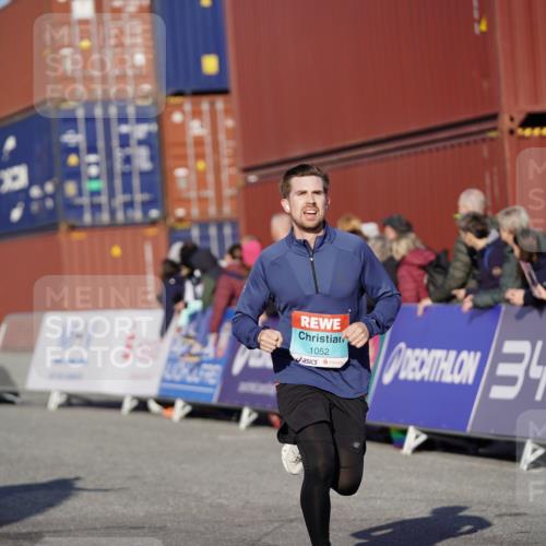 03.10.2025 - Köhlbrandbrückenlauf Michael Burmester http://msf.ph/oto/8995807 03.10.2025 09:58:19 Ziel 1052, 1112, 1143, 3338, 3592 meine-sportfotos.de