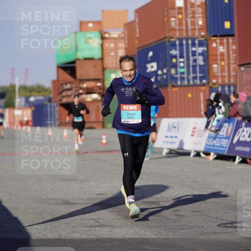 03.10.2025 - Köhlbrandbrückenlauf Michael Burmester http://msf.ph/oto/8995872 03.10.2025 09:58:24 Ziel 1052, 1094, 2962, 3592, 3836 meine-sportfotos.de