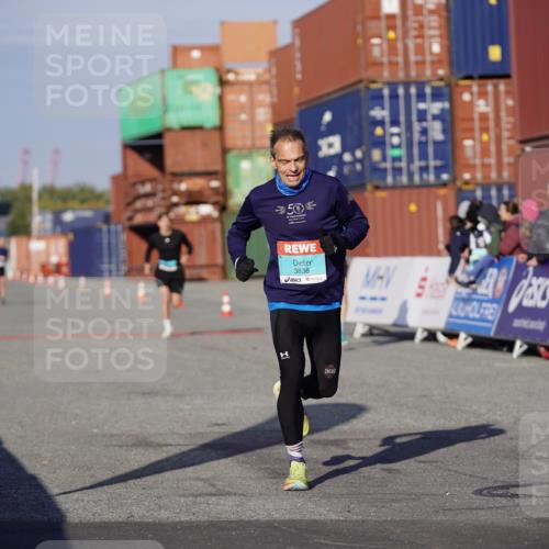 03.10.2025 - Köhlbrandbrückenlauf Michael Burmester http://msf.ph/oto/8995877 03.10.2025 09:58:25 Ziel 1052, 1094, 2962, 3592, 3836 meine-sportfotos.de